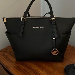 Michael Kors Medium Jet Setter Tote.